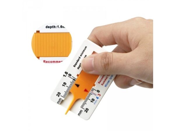 Gauge for measuring the tread height